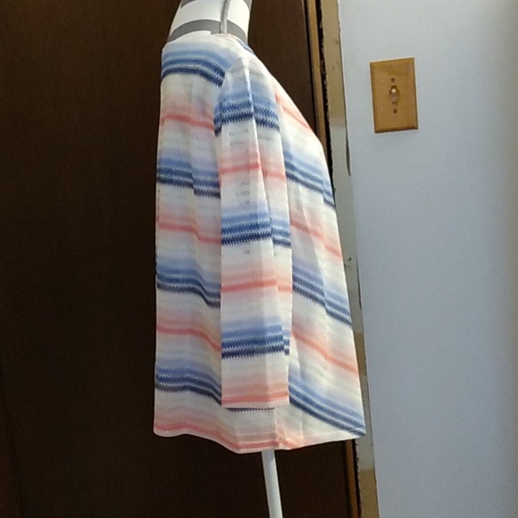 NWT Alfred Dunner 3/4 Sleeve Chevron Print Top w/attached necklace. size XL - Picture 3 of 9